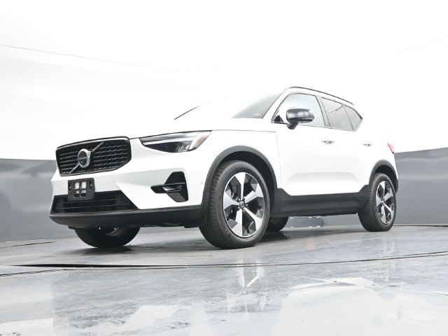 Used 2023 Volvo XC40 B4 Ultimate FWD image 35