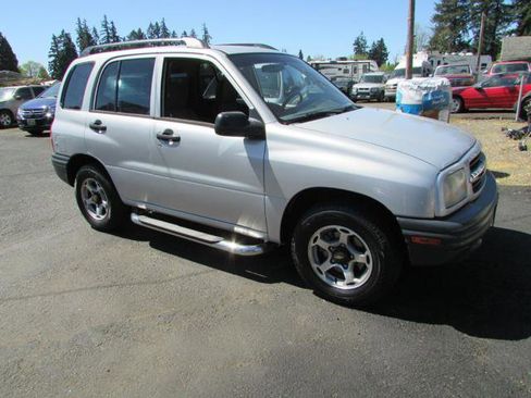 Used 2001 Chevrolet Tracker 4WD w/ Preferred Equipment Group image 3