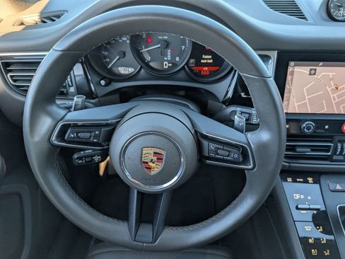 Certified 2024 Porsche Macan image 21
