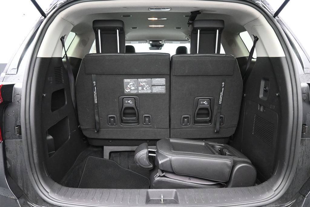 Used 2025 Kia Carnival FWD image 29