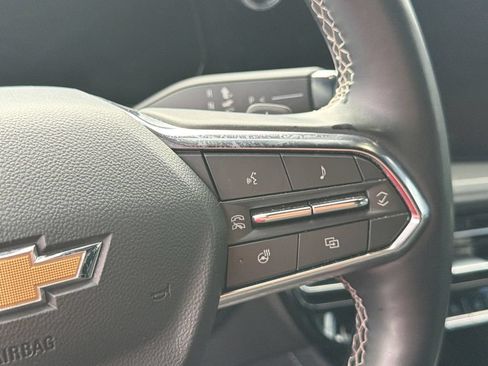 Used 2025 Chevrolet Traverse LT FWD image 17