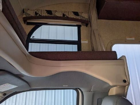 Used 2014 Ford F550 2WD Regular Cab Super Duty image 37