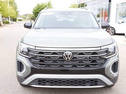 Used 2025 Volkswagen Atlas Peak Edition SE AWD/4WD image 13