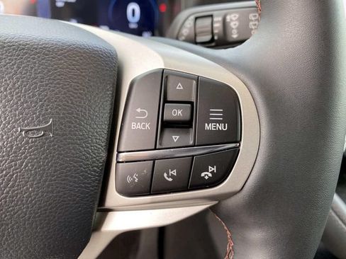Used 2026 Ford Explorer Active AWD/4WD image 19