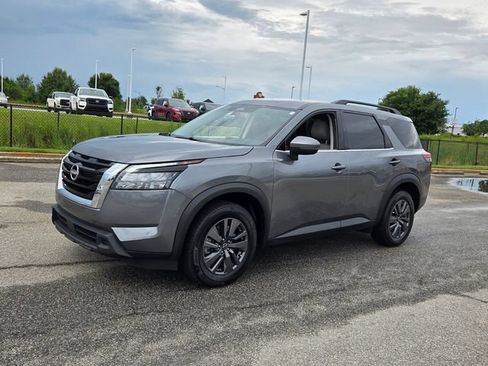 Used 2024 Nissan Pathfinder SV AWD/4WD image 3