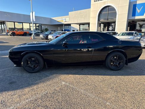 Used 2016 Dodge Challenger SXT image 20