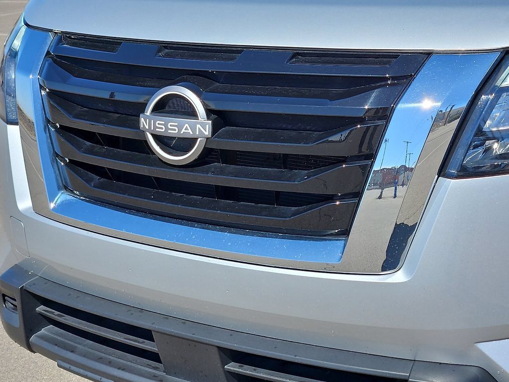 Used 2024 Nissan Pathfinder SV FWD image 9