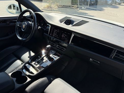 Used 2024 Porsche Macan Base image 3