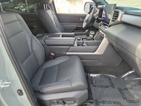 Used 2025 Toyota Tundra Limited AWD/4WD image 21