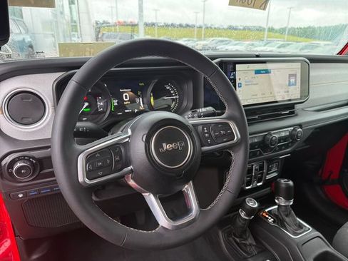 Used 2025 Jeep Wrangler Unlimited Sahara w/ Safety Group AWD/4WD image 12