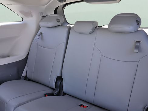 Used 2023 Toyota Sienna XLE w/ XLE Plus Package AWD/4WD image 21