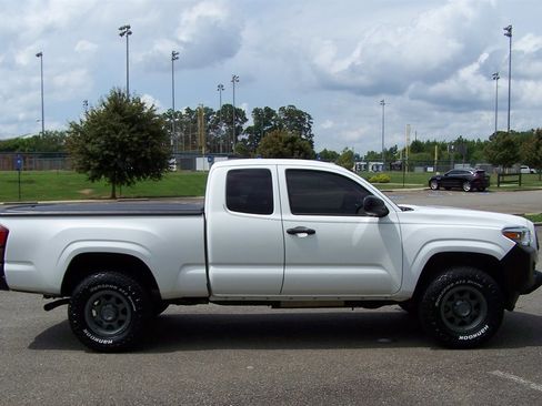 Used 2023 Toyota Tacoma SR image 5