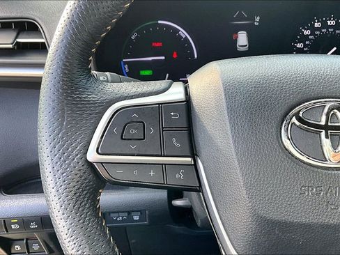 Used 2024 Toyota Sienna Platinum image 26