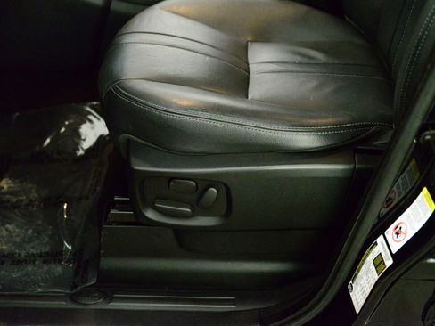 Used 2016 Land Rover LR4 image 22