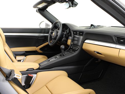 Used 2019 Porsche 911 Speedster RWD image 31