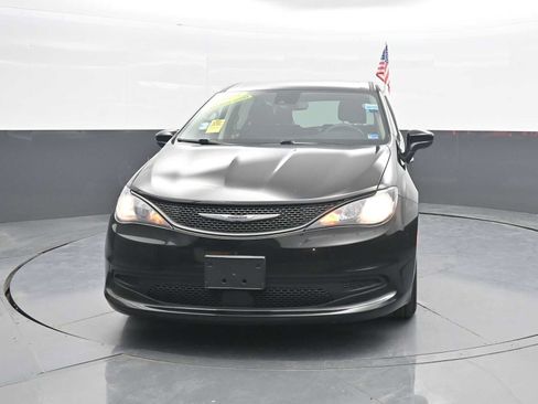 Used 2024 Chrysler Voyager LX FWD image 3