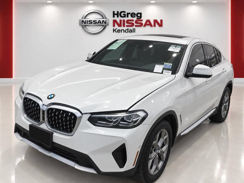 Used 2022 BMW X4 xDrive30i w/ Parking Assistance Package AWD/4WD image 3