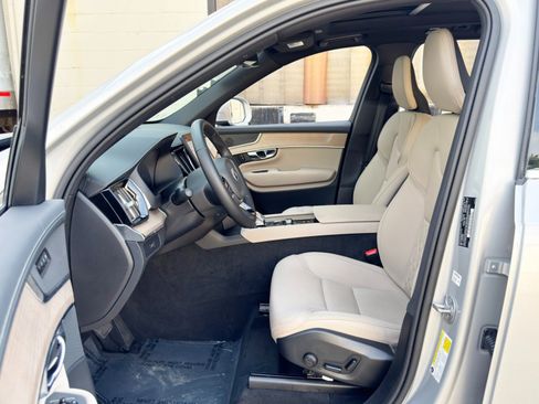 Used 2025 Volvo XC90 B5 Core w/ Protection Package Premier AWD/4WD image 17