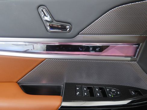 Certified 2025 BMW 740i xDrive image 22