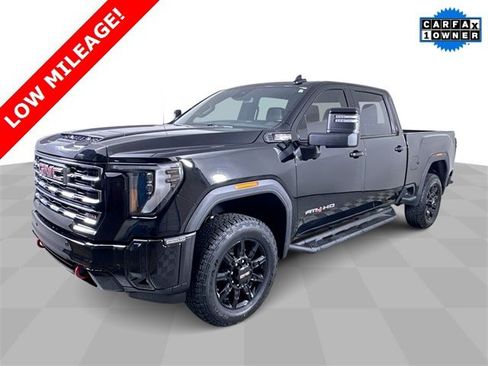 Used 2025 GMC Sierra 2500 AT4 image 4