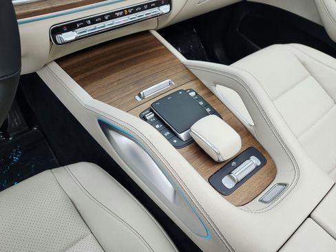 Certified 2022 Mercedes-Benz GLS 450 4MATIC image 11