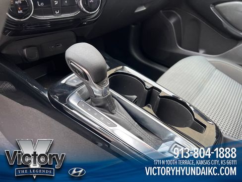 Used 2025 Chevrolet Trax LT FWD image 24