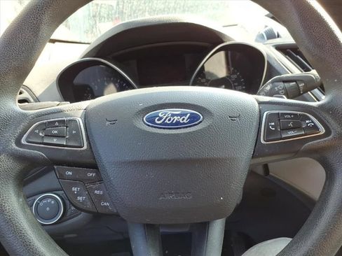 Used 2017 Ford Escape SE FWD image 12