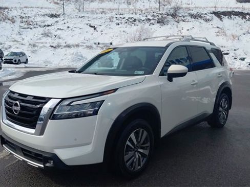 Used 2022 Nissan Pathfinder SL w/ SL Black Package image 8