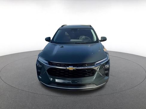 Used 2025 Chevrolet Trax LT image 4