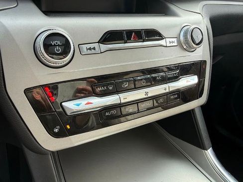 Certified 2022 Ford Explorer XLT w/ Equipment Group 202A image 23