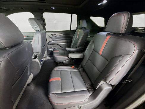 Used 2024 Chevrolet Traverse RS image 20