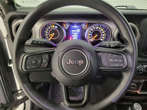 Used 2020 Jeep Gladiator Sport image 2