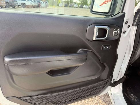 Used 2022 Jeep Wrangler Unlimited Sport AWD/4WD image 15