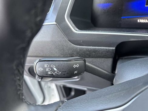 Used 2024 Volkswagen Tiguan SE image 25