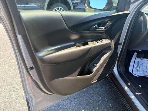 Used 2024 Chevrolet Equinox LT FWD image 12