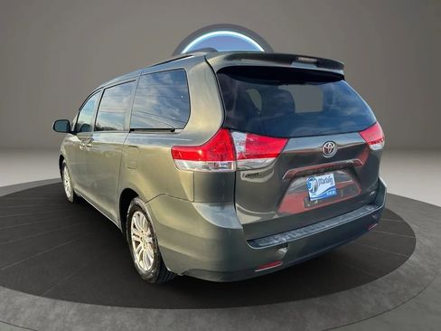 Used 2012 Toyota Sienna XLE FWD image 11