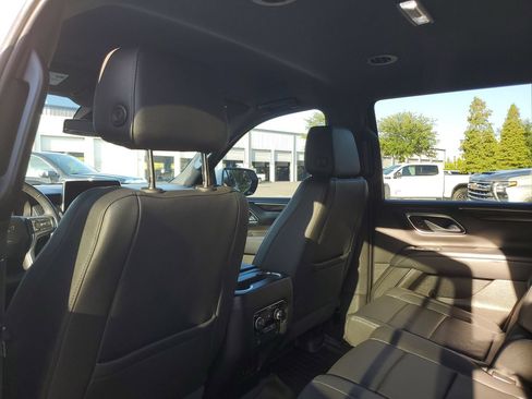 Used 2022 Chevrolet Tahoe Z71 w/ Luxury Package AWD/4WD image 7