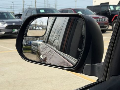 Used 2018 Toyota Sienna SE image 45