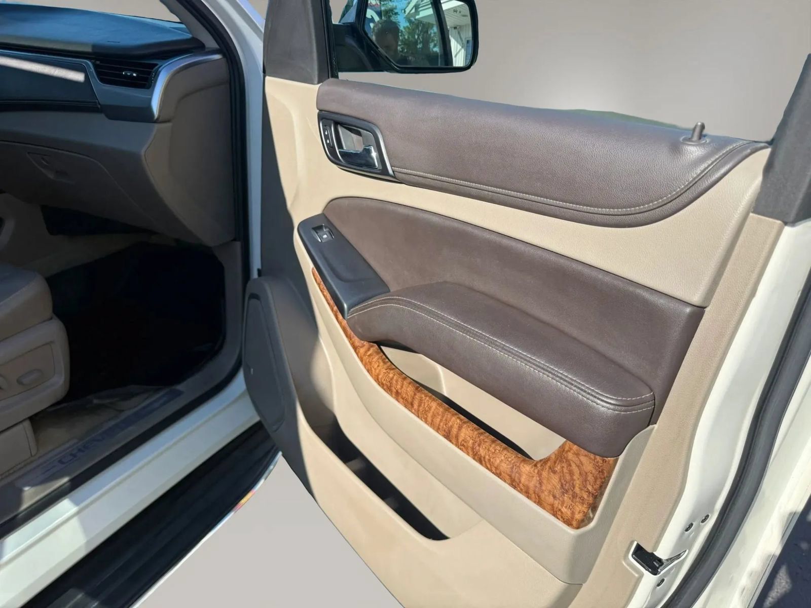 Used 2015 Chevrolet Suburban LTZ AWD/4WD image 54