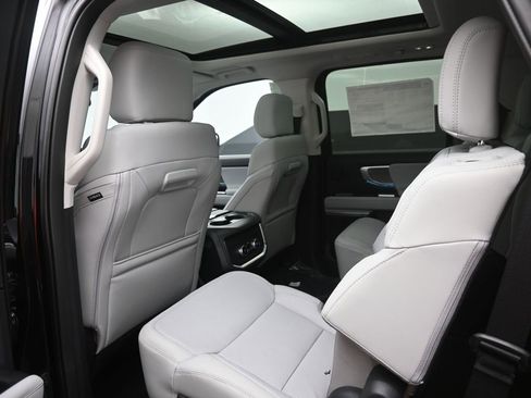 New 2025 Ford Expedition Platinum w/ Driver's Package image 25