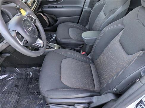 Used 2023 Jeep Renegade Latitude image 16