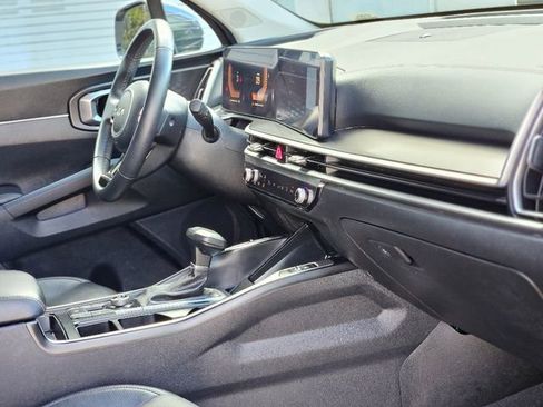Used 2024 Kia Sorento S image 13