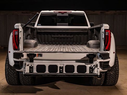 Used 2024 GMC Sierra 3500 Denali w/ Denali Reserve Package image 9