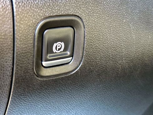 Used 2022 GMC Sierra 3500 Pro w/ Convenience Package image 17