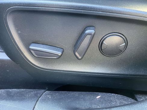 Used 2022 Ford Escape SE w/ SE Sport Appearance Package image 17