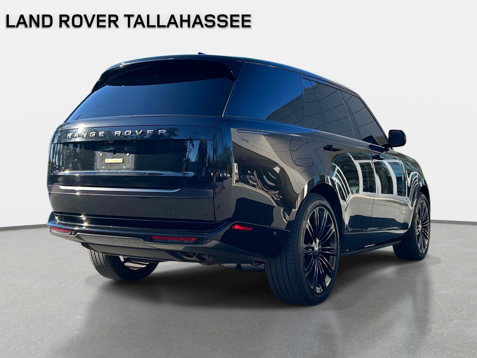 Used 2025 Land Rover Range Rover SE AWD/4WD image 5