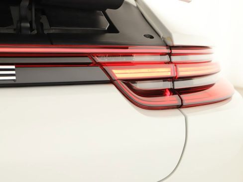 Used 2018 Porsche Panamera 4 image 33