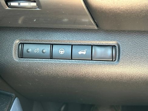 Certified 2022 Nissan Pathfinder SL w/ SL Black Package FWD image 32
