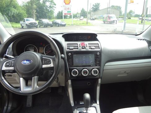 Used 2017 Subaru Forester 2.5i Premium w/ All-Weather Package AWD/4WD image 10