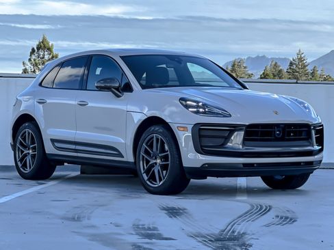 Used 2025 Porsche Macan Turbo image 10